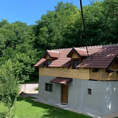 Vikendica Vikend Kuca Pod Lipom