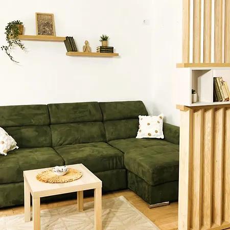 Vikend Kuca Pod Lipom بيت للعطل *